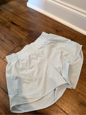 Lululemon High Rise Hotty Hot Shorts 4”